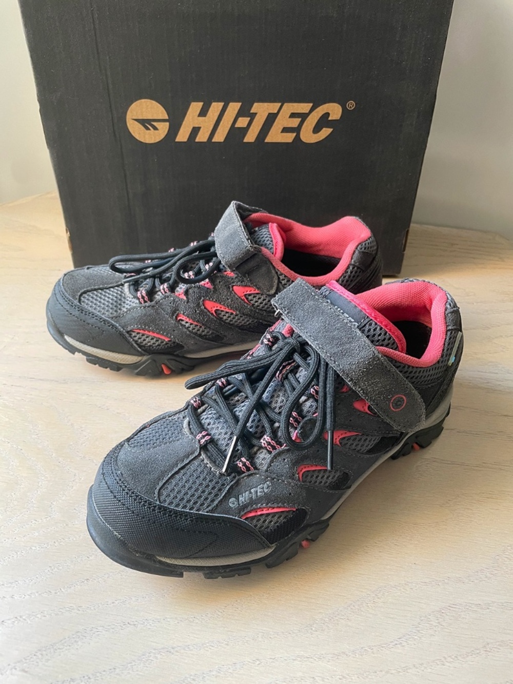 HI-TEC kids Ravus Low EZ (Size 4 M) Hiking Waterproof sneakers outdoor unisex